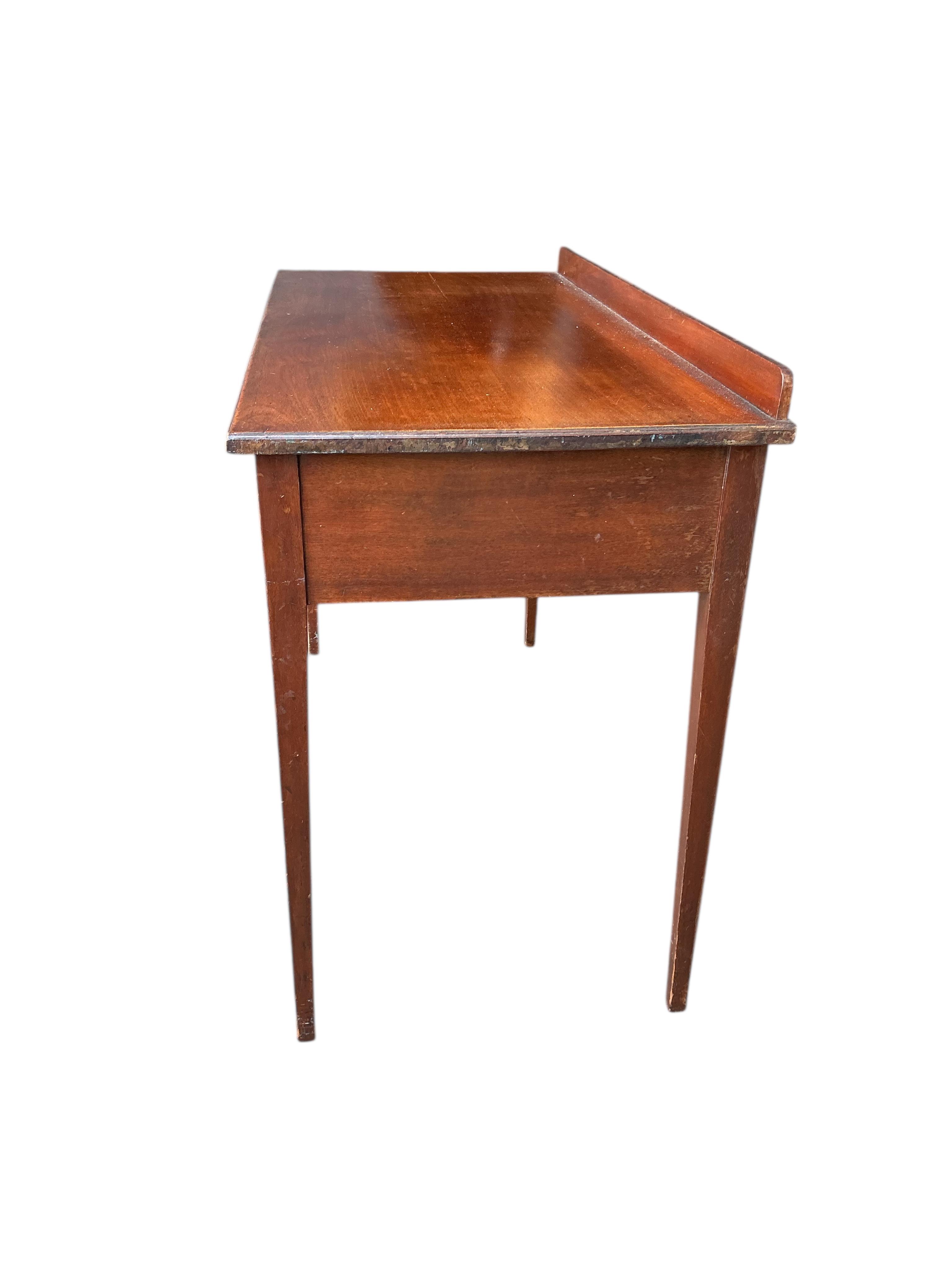 An Edwardian mahogany side table, width 106cm, depth 50cm, height 78cm